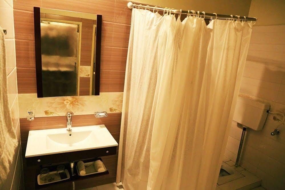 Hotel Marco Polo Lahor Dış mekan fotoğraf