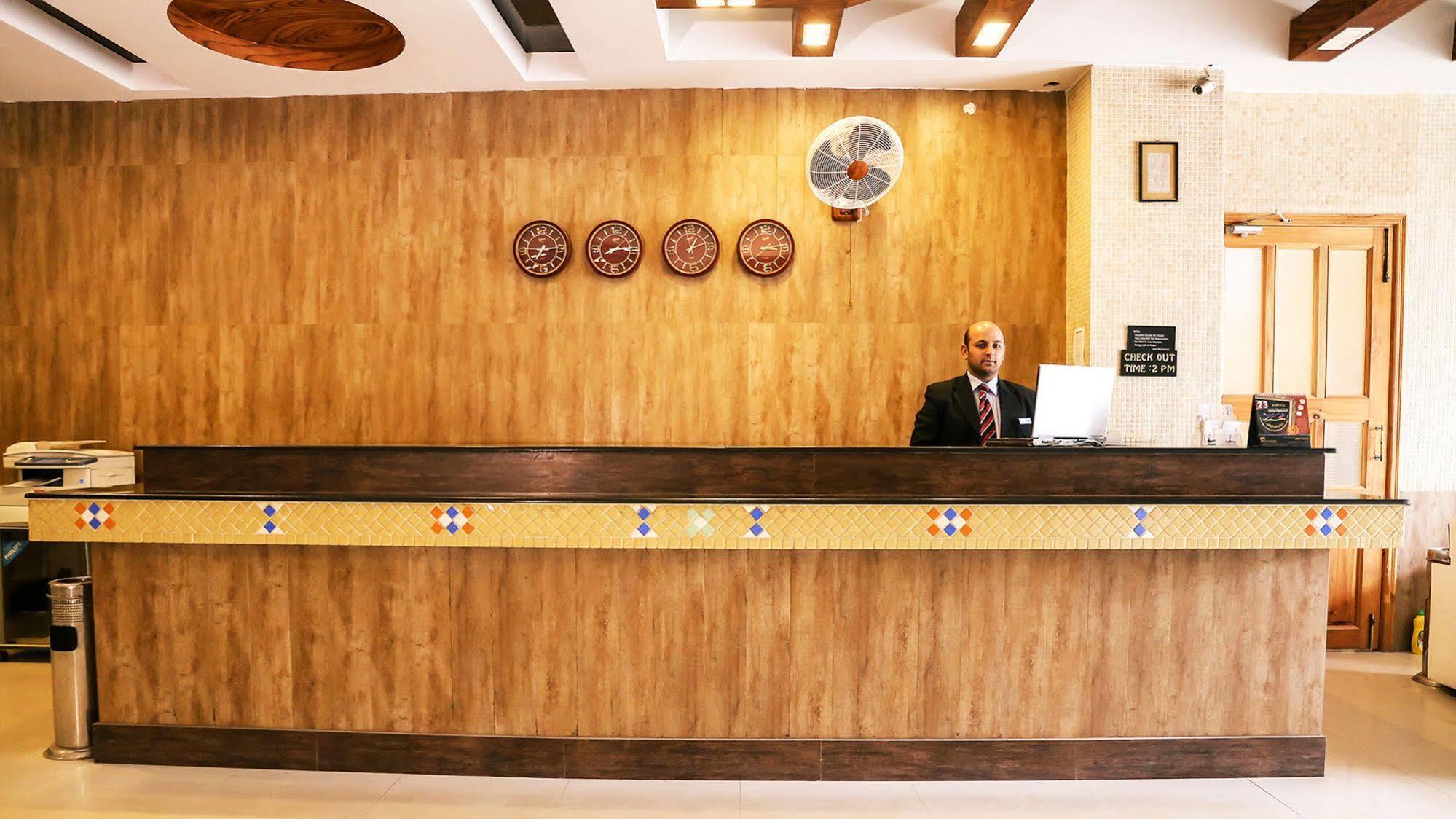 Hotel Marco Polo Lahor Dış mekan fotoğraf